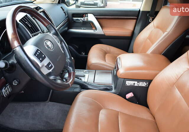 Черный Тойота Ленд Крузер, объемом двигателя 4.46 л и пробегом 155 тыс. км за 37600 $, фото 11 на Automoto.ua