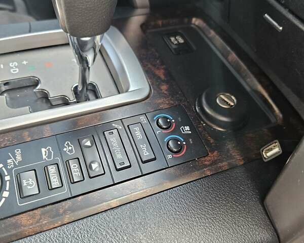 Черный Тойота Ленд Крузер, объемом двигателя 4.46 л и пробегом 246 тыс. км за 33500 $, фото 26 на Automoto.ua