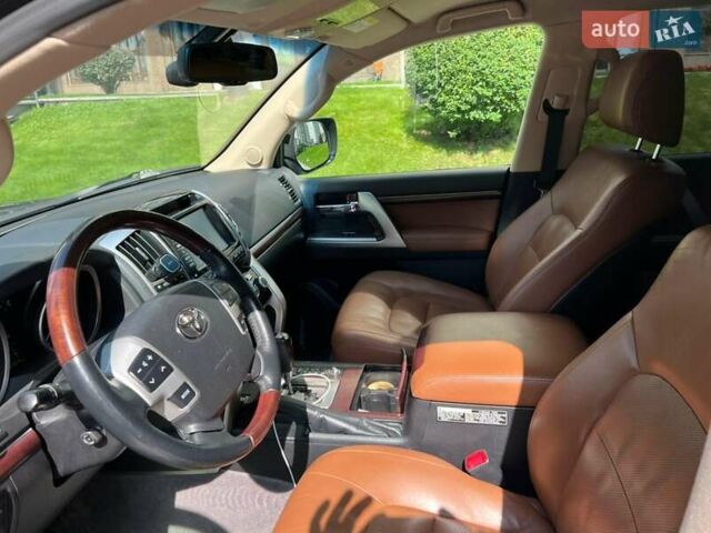 Черный Тойота Ленд Крузер, объемом двигателя 4.5 л и пробегом 175 тыс. км за 39000 $, фото 16 на Automoto.ua