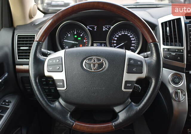 Черный Тойота Ленд Крузер, объемом двигателя 4.46 л и пробегом 155 тыс. км за 37600 $, фото 8 на Automoto.ua