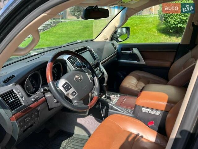 Черный Тойота Ленд Крузер, объемом двигателя 4.5 л и пробегом 175 тыс. км за 39000 $, фото 30 на Automoto.ua