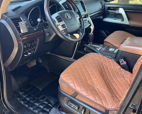 Черный Тойота Ленд Крузер, объемом двигателя 4.46 л и пробегом 258 тыс. км за 35500 $, фото 6 на Automoto.ua