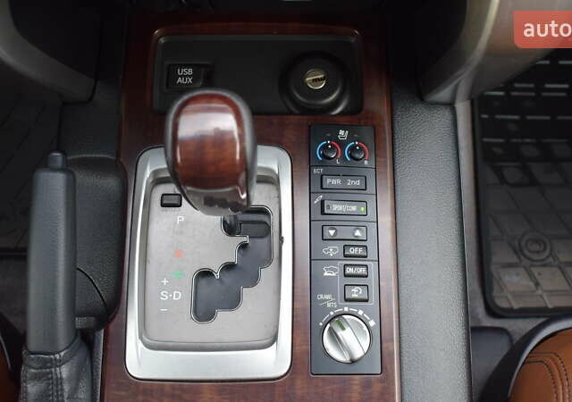 Черный Тойота Ленд Крузер, объемом двигателя 4.46 л и пробегом 155 тыс. км за 37600 $, фото 19 на Automoto.ua