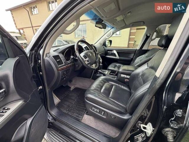 Черный Тойота Ленд Крузер, объемом двигателя 4.46 л и пробегом 200 тыс. км за 36500 $, фото 11 на Automoto.ua