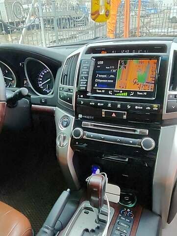 Черный Тойота Ленд Крузер, объемом двигателя 4.5 л и пробегом 175 тыс. км за 39000 $, фото 37 на Automoto.ua