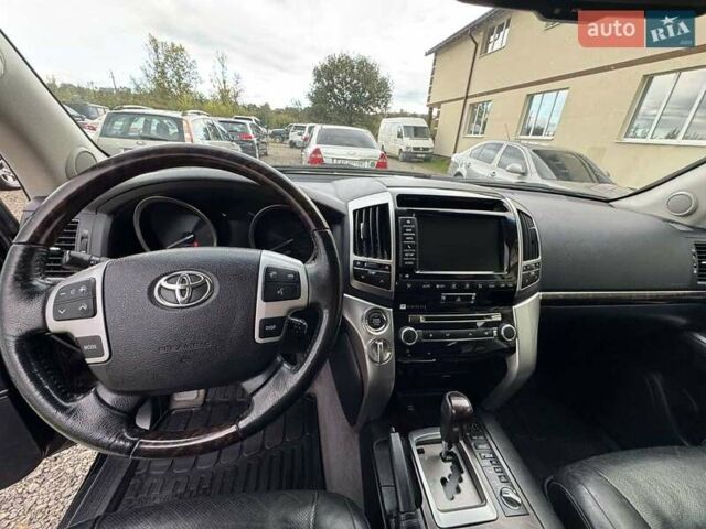Черный Тойота Ленд Крузер, объемом двигателя 4.46 л и пробегом 200 тыс. км за 36500 $, фото 12 на Automoto.ua