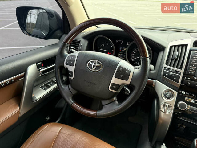 Черный Тойота Ленд Крузер, объемом двигателя 4.46 л и пробегом 160 тыс. км за 39700 $, фото 19 на Automoto.ua