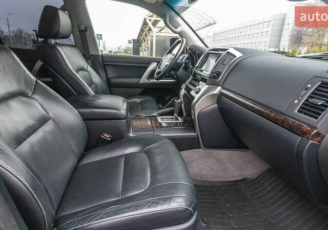 Черный Тойота Ленд Крузер, объемом двигателя 4.46 л и пробегом 93 тыс. км за 40000 $, фото 11 на Automoto.ua