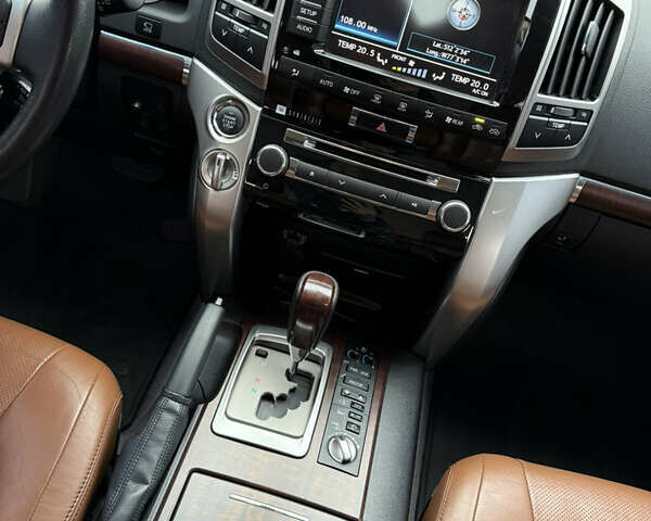 Черный Тойота Ленд Крузер, объемом двигателя 4.46 л и пробегом 160 тыс. км за 39700 $, фото 18 на Automoto.ua