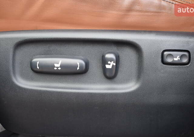 Черный Тойота Ленд Крузер, объемом двигателя 4.46 л и пробегом 155 тыс. км за 37600 $, фото 18 на Automoto.ua