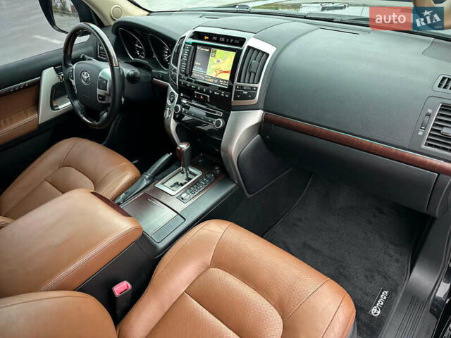 Черный Тойота Ленд Крузер, объемом двигателя 4.46 л и пробегом 350 тыс. км за 34800 $, фото 62 на Automoto.ua