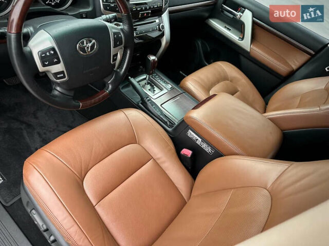 Черный Тойота Ленд Крузер, объемом двигателя 4.46 л и пробегом 350 тыс. км за 34800 $, фото 42 на Automoto.ua