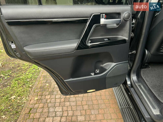 Черный Тойота Ленд Крузер, объемом двигателя 4.5 л и пробегом 239 тыс. км за 46900 $, фото 83 на Automoto.ua