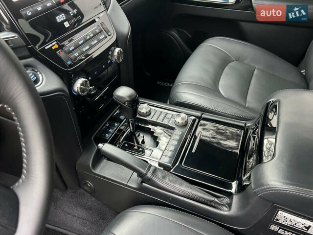 Черный Тойота Ленд Крузер, объемом двигателя 4.5 л и пробегом 239 тыс. км за 46900 $, фото 63 на Automoto.ua
