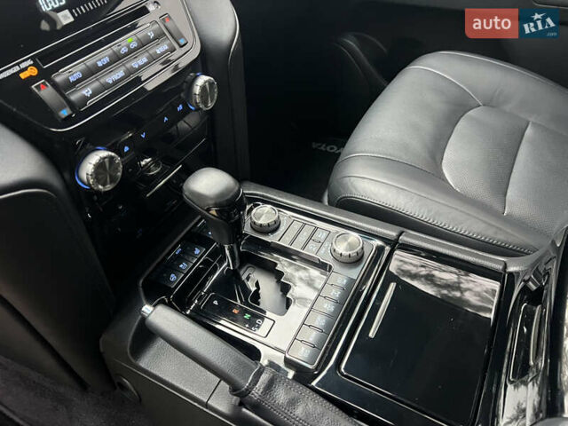 Черный Тойота Ленд Крузер, объемом двигателя 4.5 л и пробегом 239 тыс. км за 46900 $, фото 67 на Automoto.ua