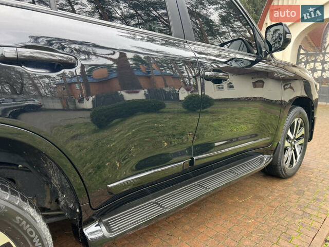 Черный Тойота Ленд Крузер, объемом двигателя 4.5 л и пробегом 239 тыс. км за 46900 $, фото 122 на Automoto.ua