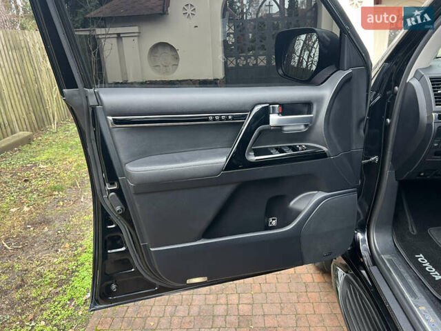 Черный Тойота Ленд Крузер, объемом двигателя 4.5 л и пробегом 239 тыс. км за 46900 $, фото 52 на Automoto.ua