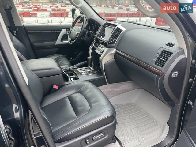 Чорний Тойота Ленд Крузер, об'ємом двигуна 4.46 л та пробігом 314 тис. км за 41000 $, фото 11 на Automoto.ua