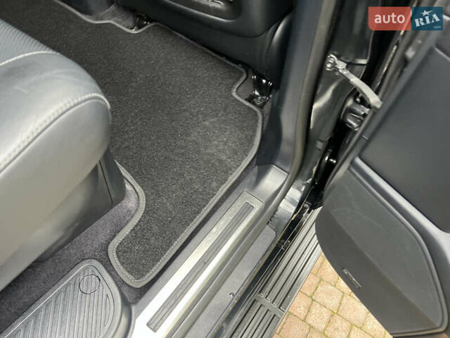 Черный Тойота Ленд Крузер, объемом двигателя 4.5 л и пробегом 239 тыс. км за 46900 $, фото 91 на Automoto.ua