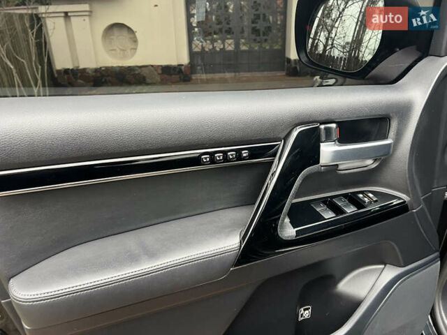 Черный Тойота Ленд Крузер, объемом двигателя 4.5 л и пробегом 239 тыс. км за 46900 $, фото 53 на Automoto.ua