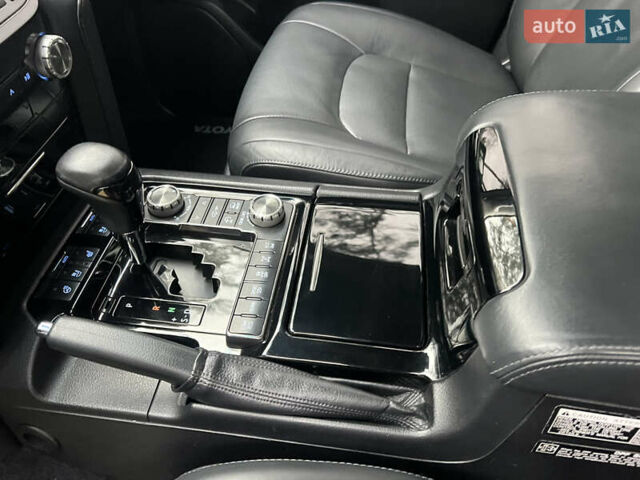 Черный Тойота Ленд Крузер, объемом двигателя 4.5 л и пробегом 239 тыс. км за 46900 $, фото 70 на Automoto.ua