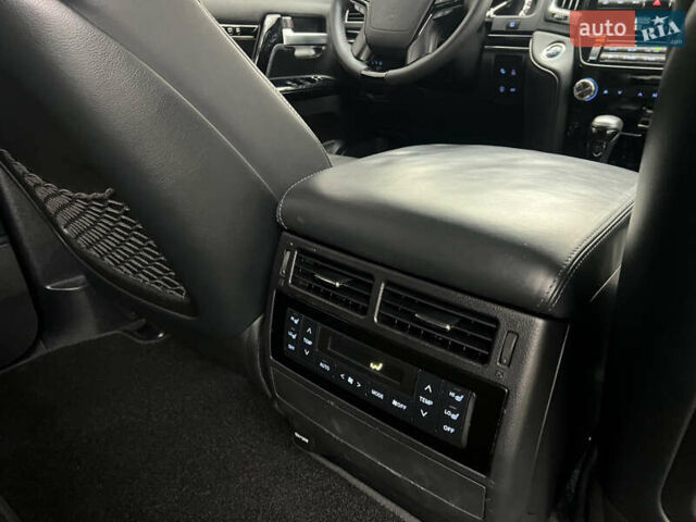 Черный Тойота Ленд Крузер, объемом двигателя 4.5 л и пробегом 239 тыс. км за 46900 $, фото 93 на Automoto.ua