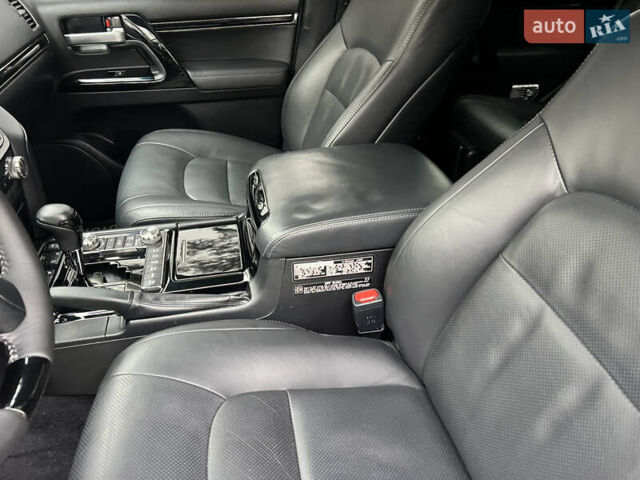 Черный Тойота Ленд Крузер, объемом двигателя 4.5 л и пробегом 239 тыс. км за 46900 $, фото 62 на Automoto.ua