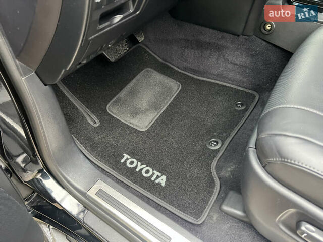 Черный Тойота Ленд Крузер, объемом двигателя 4.5 л и пробегом 239 тыс. км за 46900 $, фото 57 на Automoto.ua