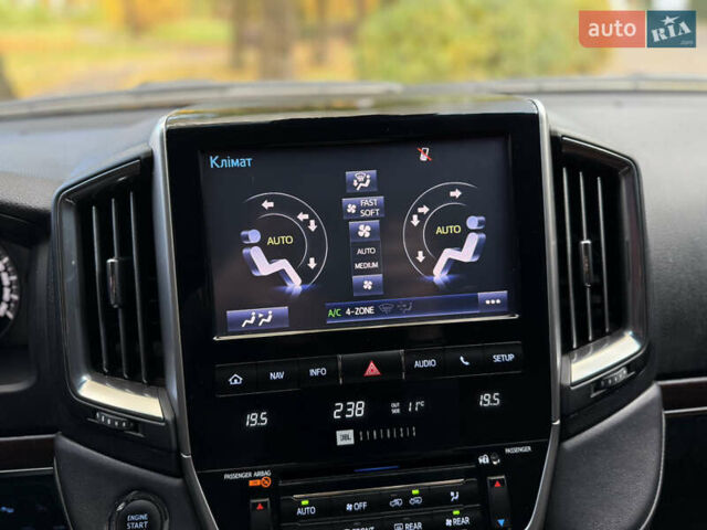 Черный Тойота Ленд Крузер, объемом двигателя 4.46 л и пробегом 225 тыс. км за 55500 $, фото 47 на Automoto.ua