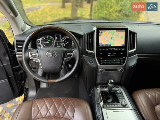 Черный Тойота Ленд Крузер, объемом двигателя 4.46 л и пробегом 225 тыс. км за 55500 $, фото 54 на Automoto.ua