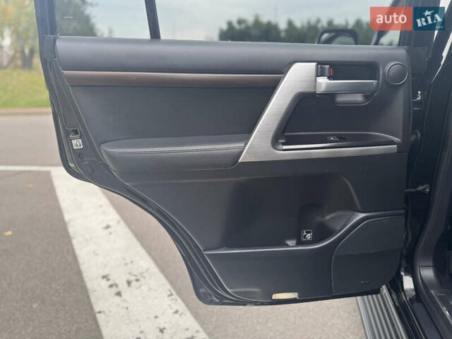 Черный Тойота Ленд Крузер, объемом двигателя 4.46 л и пробегом 324 тыс. км за 46999 $, фото 29 на Automoto.ua