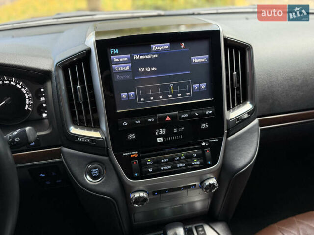 Черный Тойота Ленд Крузер, объемом двигателя 4.46 л и пробегом 225 тыс. км за 55500 $, фото 43 на Automoto.ua