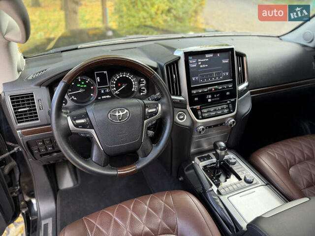 Черный Тойота Ленд Крузер, объемом двигателя 4.46 л и пробегом 225 тыс. км за 55500 $, фото 30 на Automoto.ua
