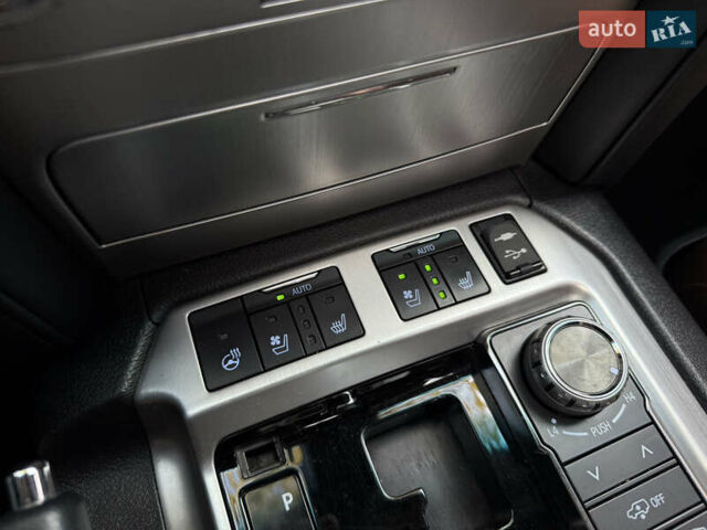 Черный Тойота Ленд Крузер, объемом двигателя 4.46 л и пробегом 225 тыс. км за 55500 $, фото 39 на Automoto.ua