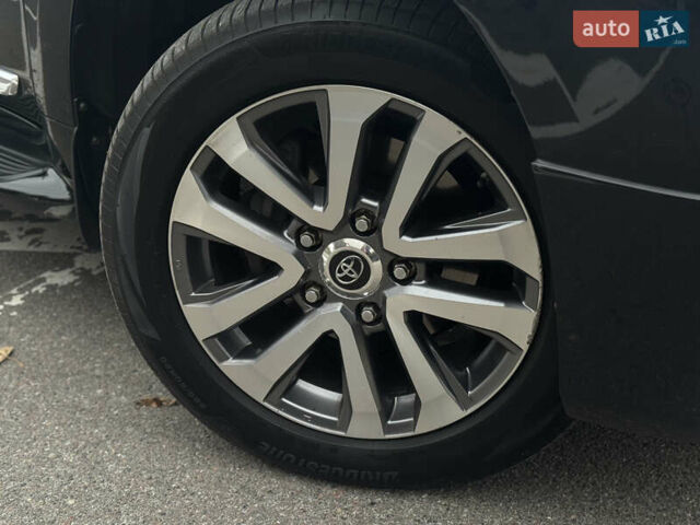 Черный Тойота Ленд Крузер, объемом двигателя 4.46 л и пробегом 324 тыс. км за 46999 $, фото 3 на Automoto.ua