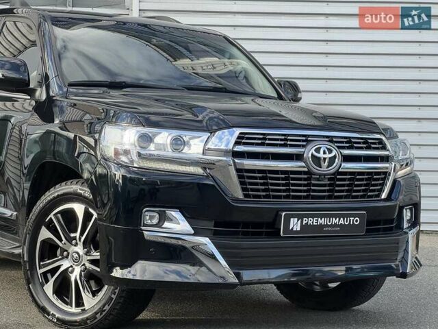 Черный Тойота Ленд Крузер, объемом двигателя 4.46 л и пробегом 150 тыс. км за 48500 $, фото 3 на Automoto.ua