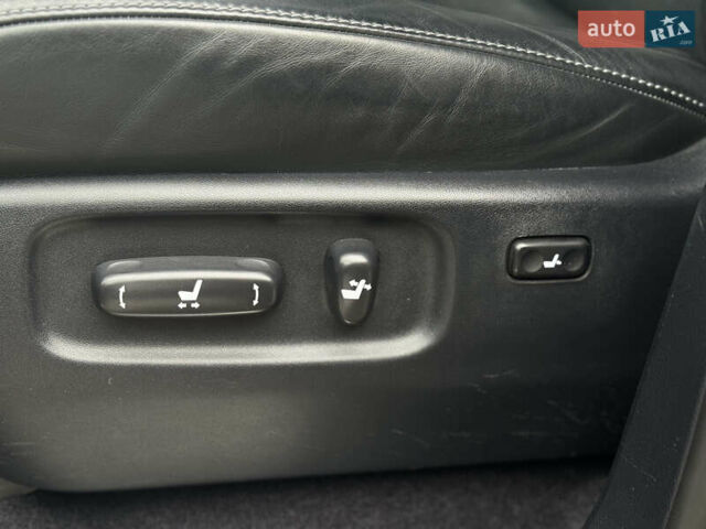 Черный Тойота Ленд Крузер, объемом двигателя 4.46 л и пробегом 324 тыс. км за 46999 $, фото 18 на Automoto.ua