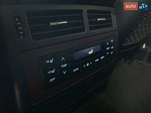 Черный Тойота Ленд Крузер, объемом двигателя 4.46 л и пробегом 264 тыс. км за 41500 $, фото 30 на Automoto.ua
