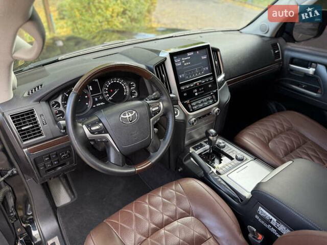 Черный Тойота Ленд Крузер, объемом двигателя 4.46 л и пробегом 225 тыс. км за 55500 $, фото 31 на Automoto.ua