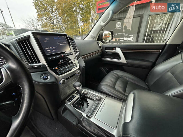 Черный Тойота Ленд Крузер, объемом двигателя 4.46 л и пробегом 264 тыс. км за 41500 $, фото 23 на Automoto.ua