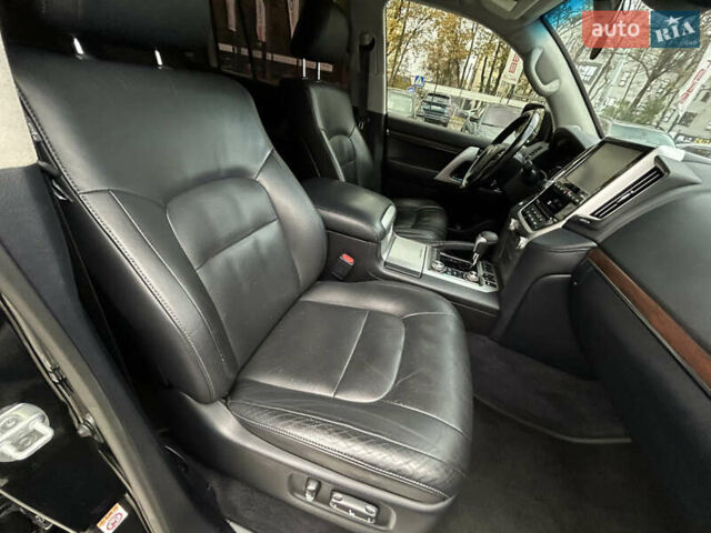Черный Тойота Ленд Крузер, объемом двигателя 4.46 л и пробегом 264 тыс. км за 41500 $, фото 37 на Automoto.ua