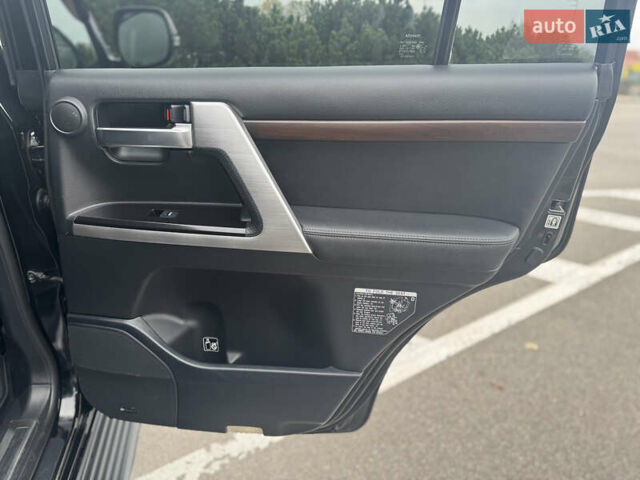 Черный Тойота Ленд Крузер, объемом двигателя 4.46 л и пробегом 324 тыс. км за 46999 $, фото 33 на Automoto.ua