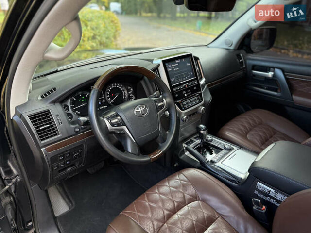 Черный Тойота Ленд Крузер, объемом двигателя 4.46 л и пробегом 225 тыс. км за 55500 $, фото 32 на Automoto.ua