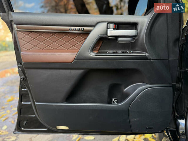 Черный Тойота Ленд Крузер, объемом двигателя 4.46 л и пробегом 225 тыс. км за 55500 $, фото 24 на Automoto.ua