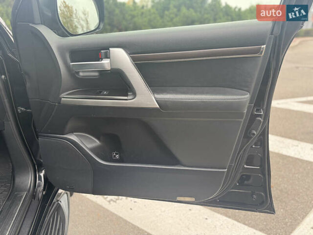 Черный Тойота Ленд Крузер, объемом двигателя 4.46 л и пробегом 324 тыс. км за 46999 $, фото 43 на Automoto.ua