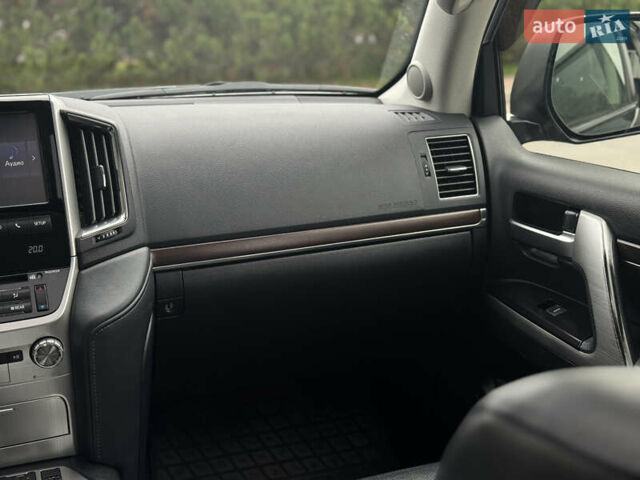 Черный Тойота Ленд Крузер, объемом двигателя 4.46 л и пробегом 324 тыс. км за 46999 $, фото 40 на Automoto.ua