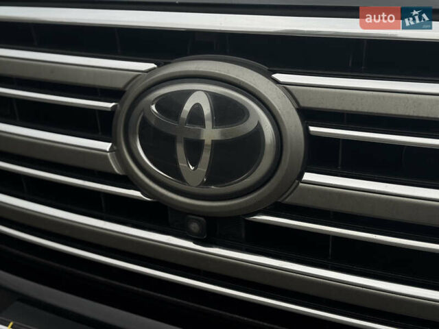 Черный Тойота Ленд Крузер, объемом двигателя 4.46 л и пробегом 324 тыс. км за 46999 $, фото 5 на Automoto.ua