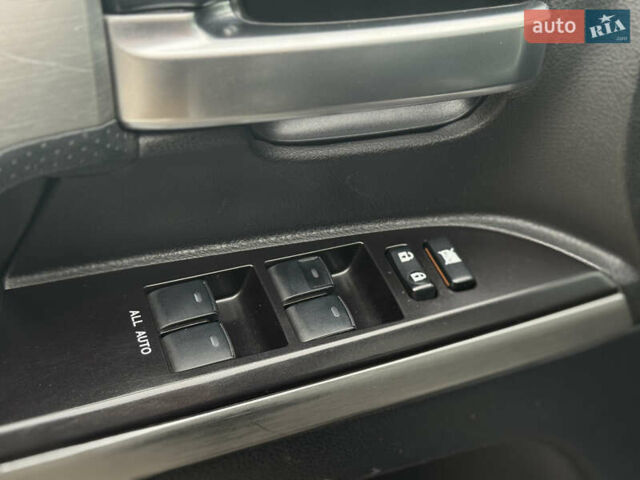 Черный Тойота Ленд Крузер, объемом двигателя 4.46 л и пробегом 324 тыс. км за 46999 $, фото 16 на Automoto.ua