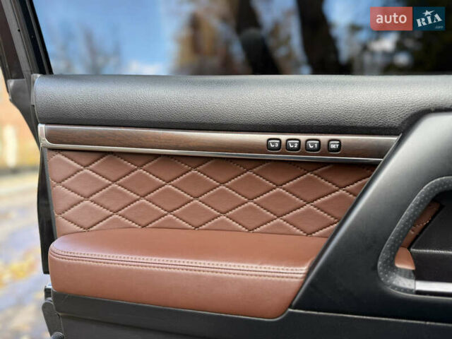 Черный Тойота Ленд Крузер, объемом двигателя 4.46 л и пробегом 225 тыс. км за 55500 $, фото 25 на Automoto.ua