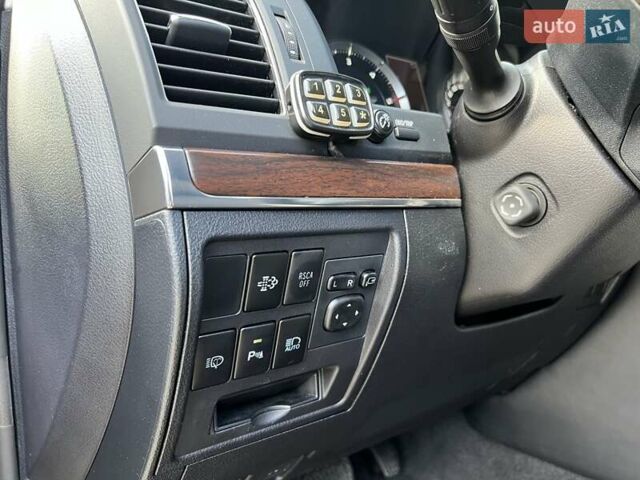 Черный Тойота Ленд Крузер, объемом двигателя 4.46 л и пробегом 150 тыс. км за 48500 $, фото 31 на Automoto.ua